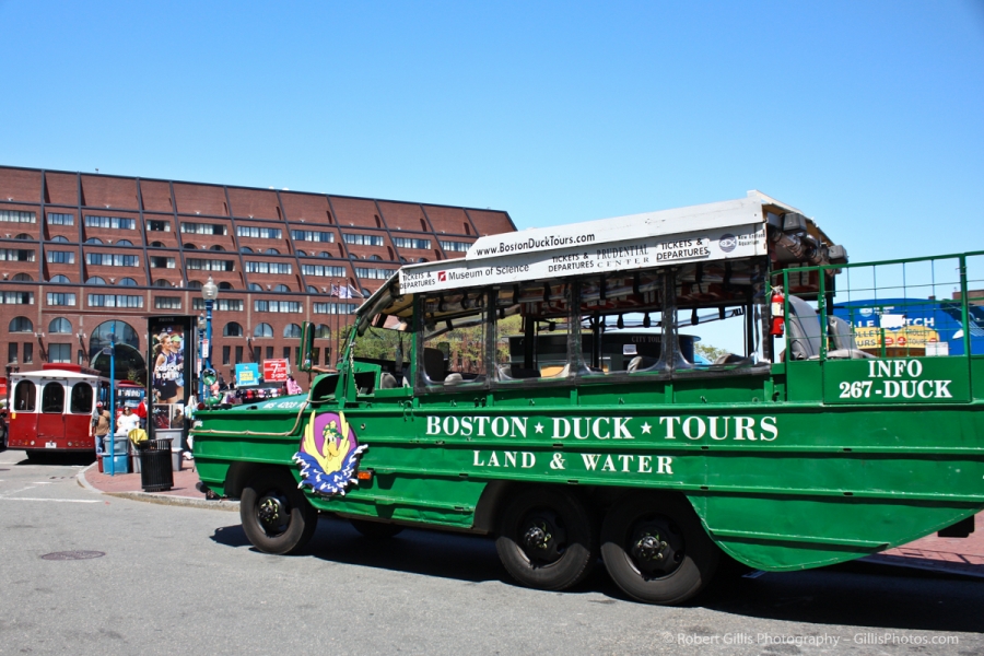 09 Boston Duck Tours Beacon Hilda at Aquarium