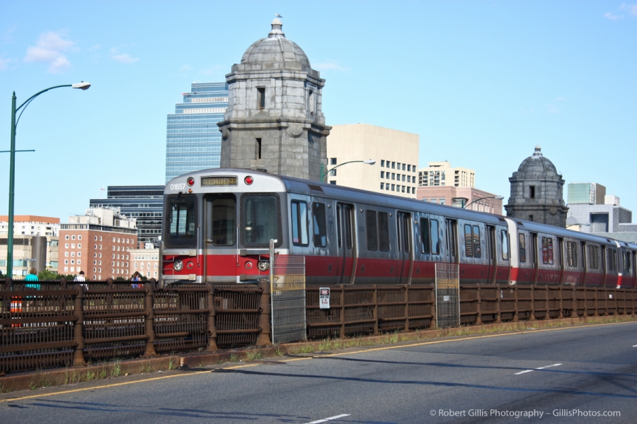 26 MBTA - Red Line train on Longfellow Bridge