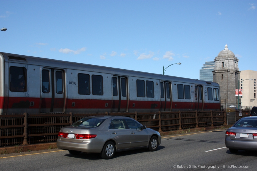 27 MBTA - Red Line train on Longfellow Bridge