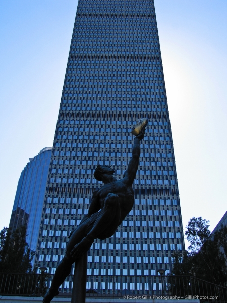 20 Boston Sneakers on Statues - Quest Eternal