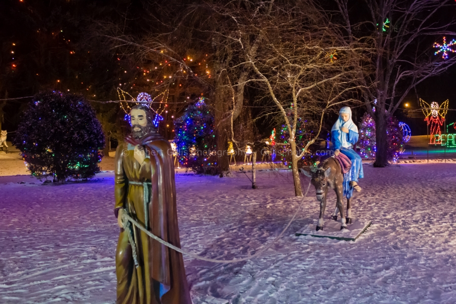 147 La Salette at Christmas - Mary and Joseph