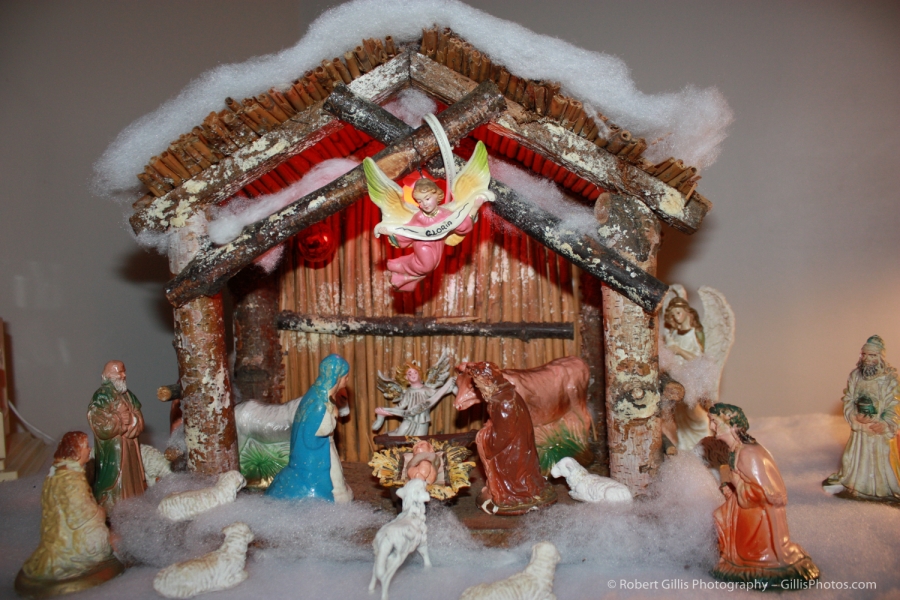 23 Nativity - Moms Nativity Set