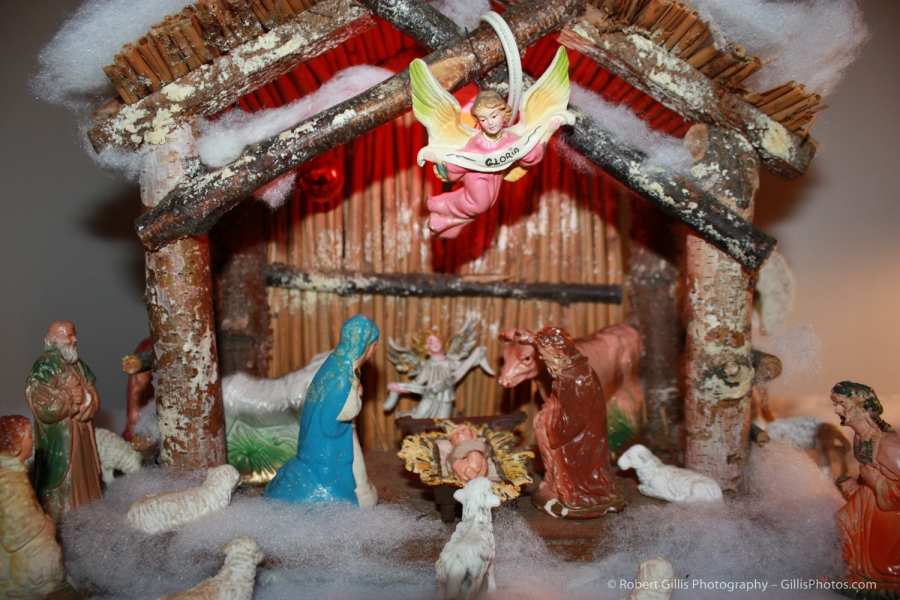 24 Nativity - Moms Nativity Set