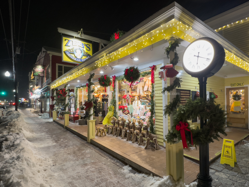 032-NH-Mount-Washington-Valley-at-Christmas-North-Conway-Zebs-Snowy-Night.TIF