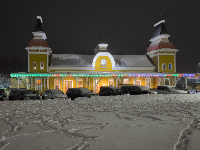 037-NH-Mount-Washington-Valley-at-Christmas-North-Conway-Conway-Scenic-Railroad-Snowy-Night
