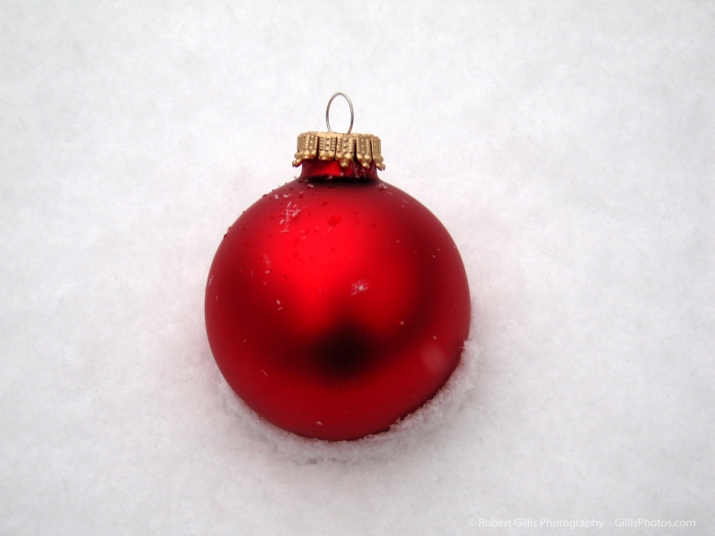 14 Christmas Still Life - Red Christmas Ornament In Snow