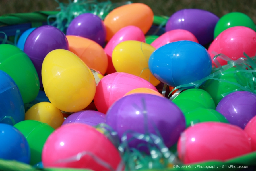 08 Easter - Easter eggs in basket