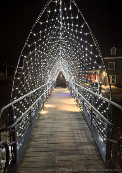 024-Kennebunkport-Christmas-Boathouse-Restaurant-Illuminated-Bridge