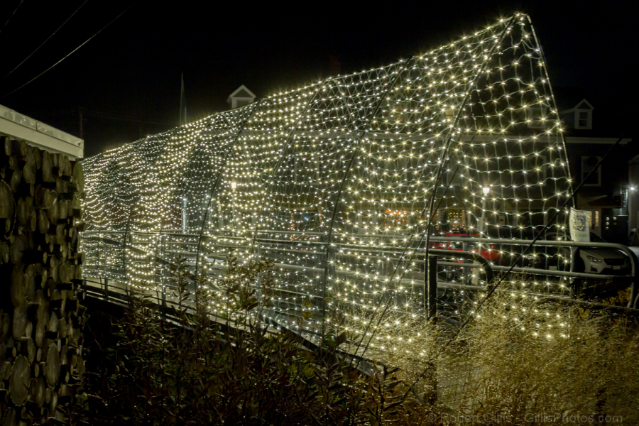 017-Kennebunkport-Christmas-Boathouse-Restaurant-Illuminated-Bridge