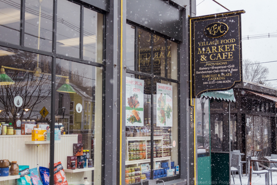 066-Ogunquit-Village-Food-Mart-On-a-Snowy-Morning
