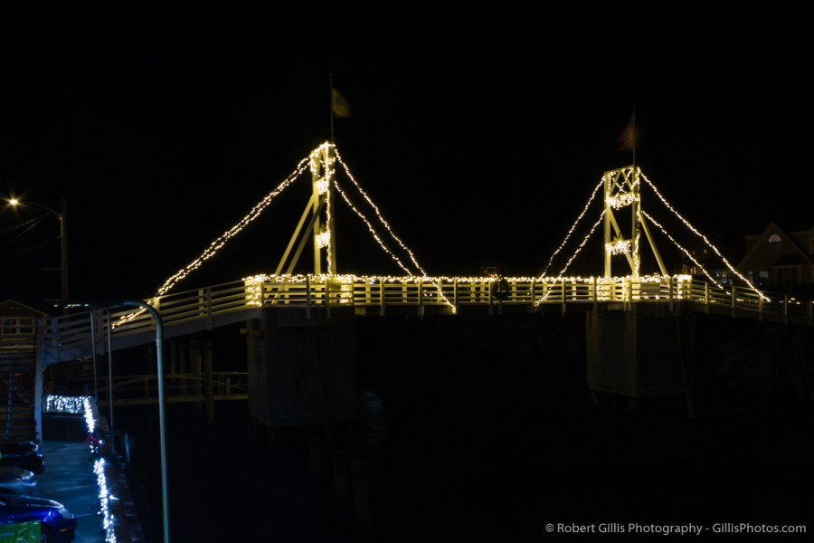 20-Ogunquit-At-Christmas-Perkins-Cove-Bridge-Lit-In-White-Lights