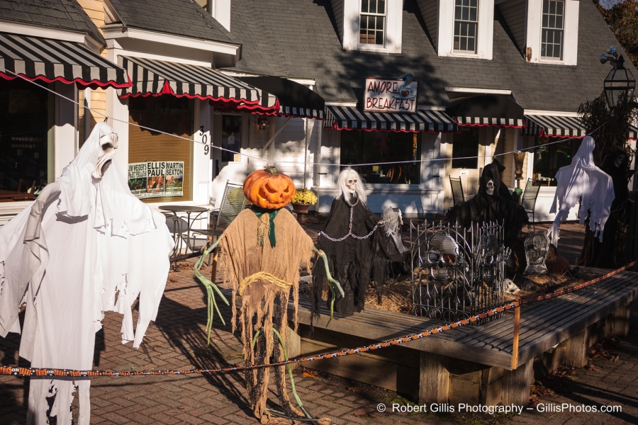 31 Ogunquit Halloween - Cafe Amoure Display