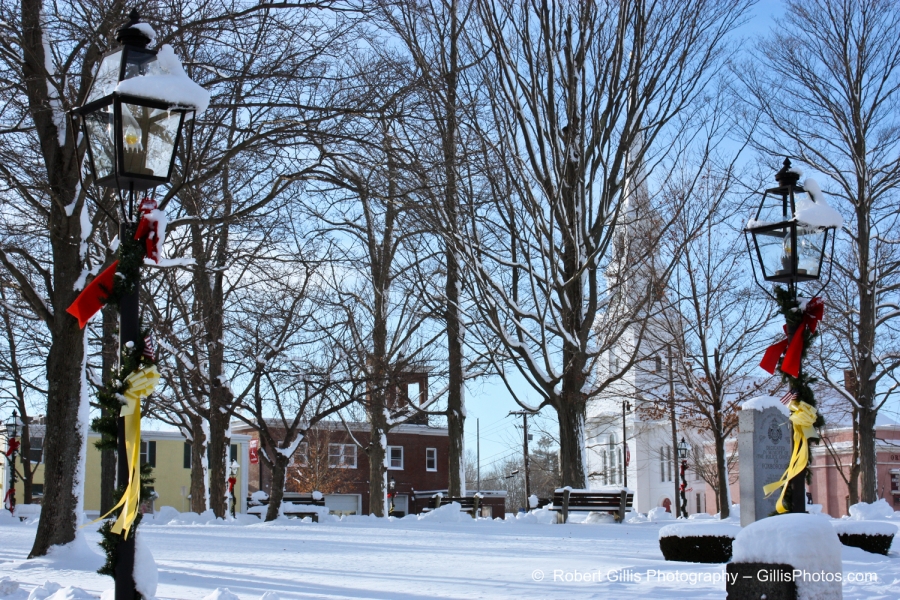 16 Foxboro Christmas - Snowy Lightpost Foxboro Common