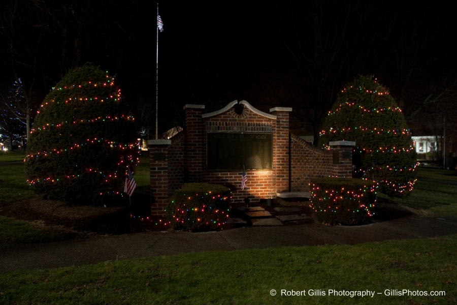 22 Foxboro Christmas - Lights on Trees and War Memorial