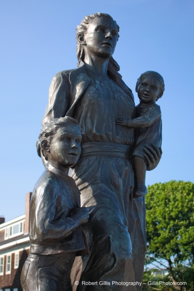057 Gloucester - Fishermens Wives Memorial