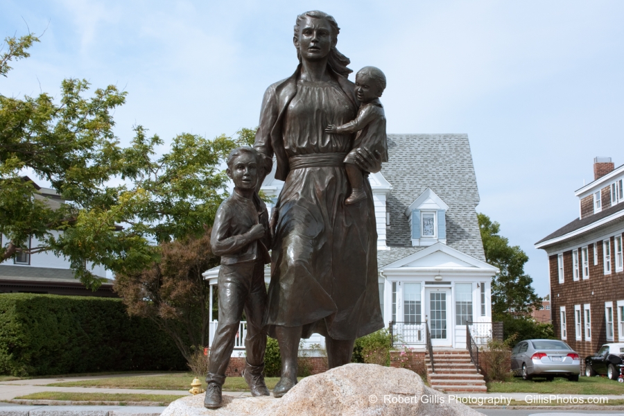 33 Gloucester - Fishermens Wives Memorial