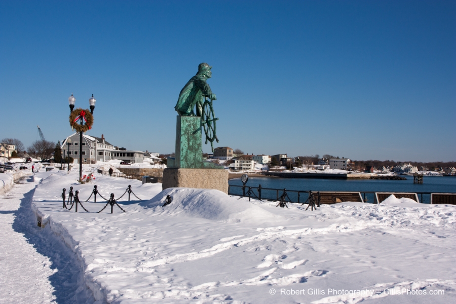 42 Gloucester - Fishermens Memorial - Winter Snow