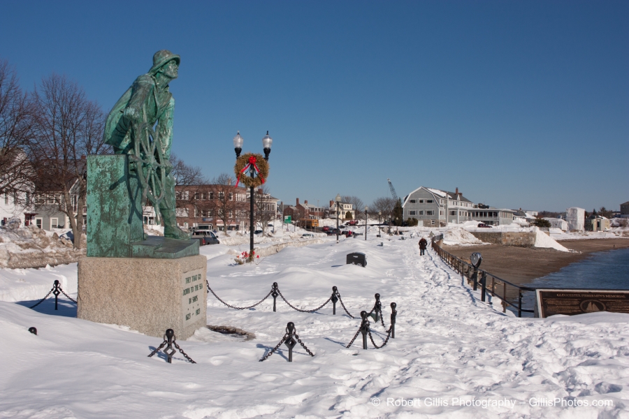 43 Gloucester - Fishermens Memorial - Winter Snow