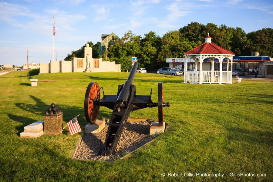 41 Hull - Cannon Bandstand and War Memorial