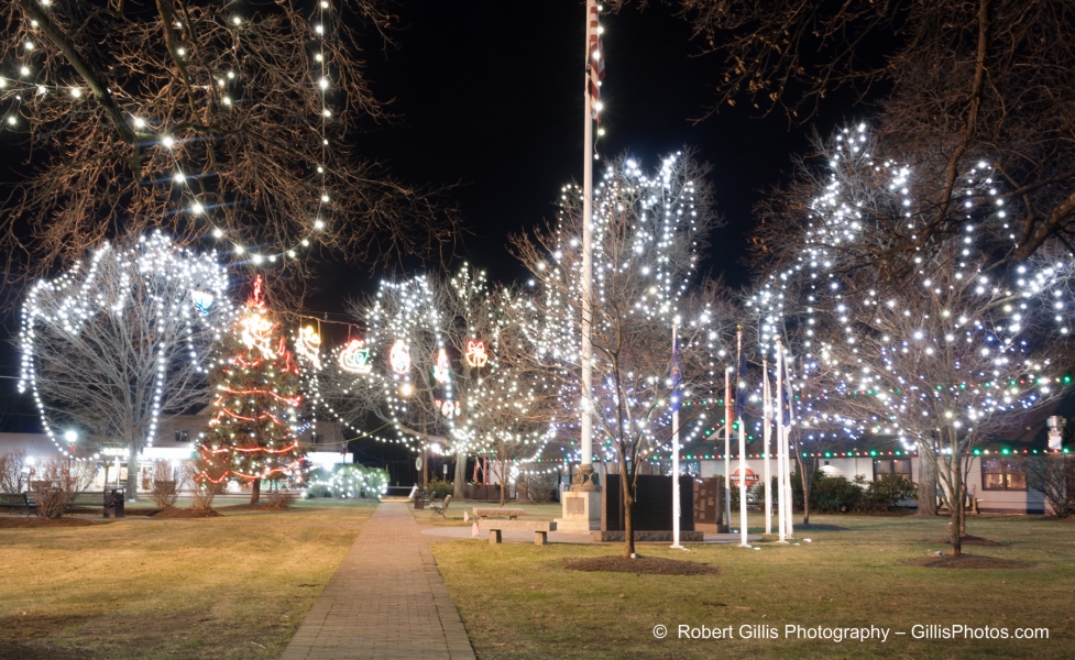 01 Medfield - Christmas Lights in Baxter Park