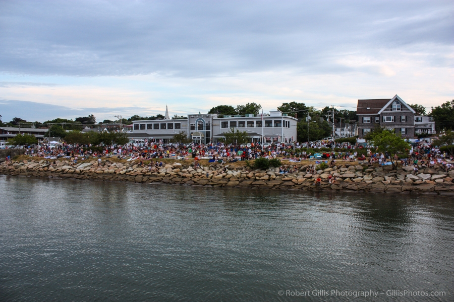36 Plymouth - Crowd gathers for  Independence Day fireworks
