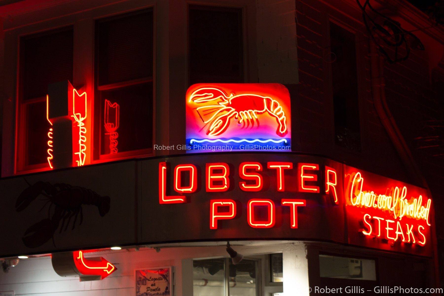 43-Provincetown-Lobster-Pot-Night