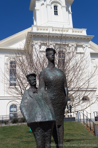 113 Provincetown - Tourists Statue in Front of Library 113 Provincetown - Tourists Statue in Front of Library