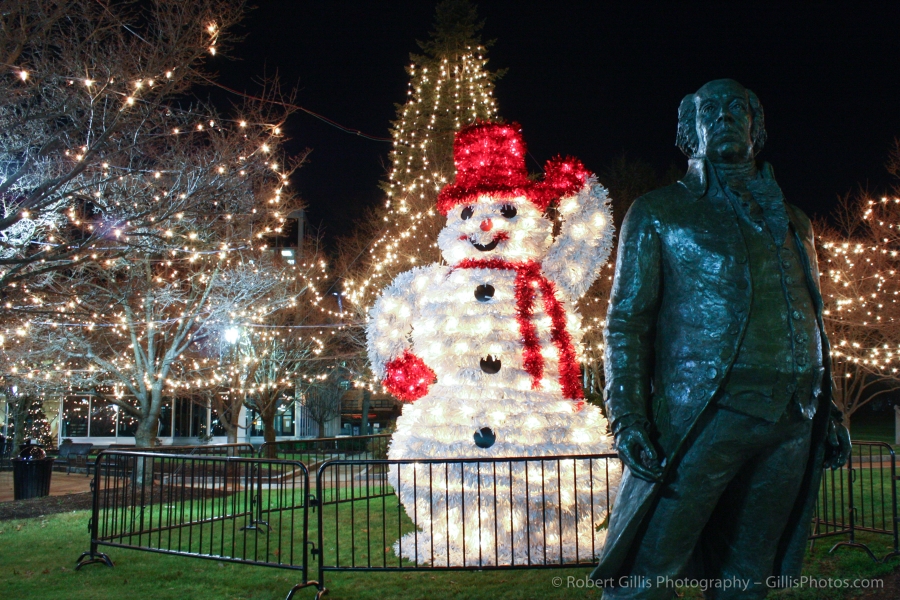 02 Quincy Christmas - Quincy Snowman and John Quincy Adams Statue