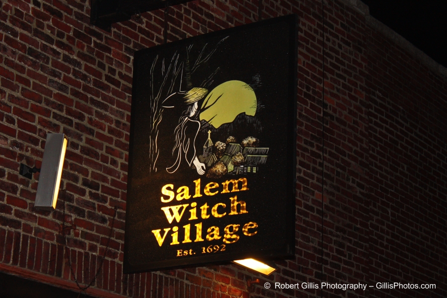 08 Salem Halloween - Witch Village