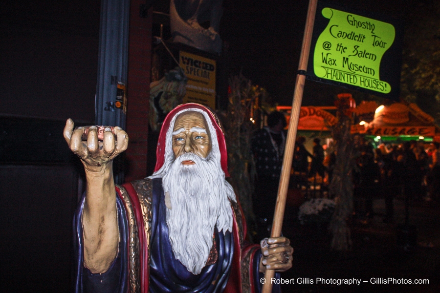 11 Salem Halloween Statue