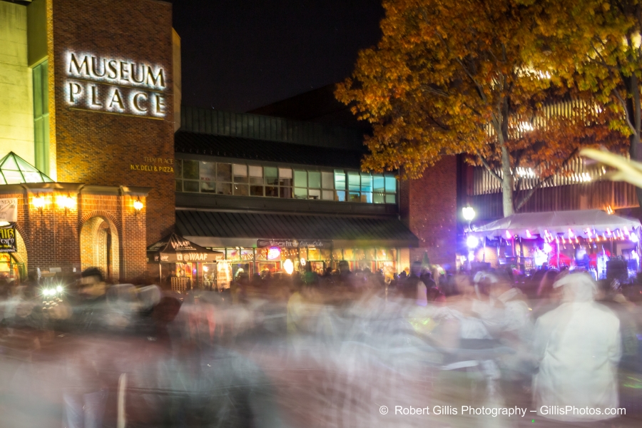 15 Salem Halloween Ghostly Crowd At Museum Place