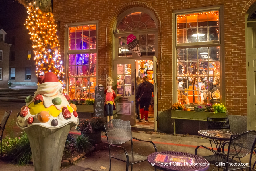 16 Salem Halloween Festive Ice Cream Shop