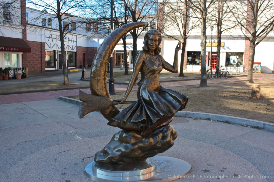 09 Salem - Bewitched Elizabeth Montgomery TV Land Statue in Lappin Park Salem