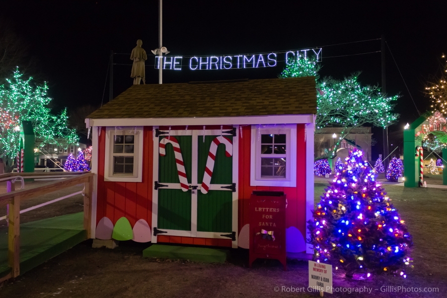 00 Taunton - Christmas Display on Taunton Green - Santa House