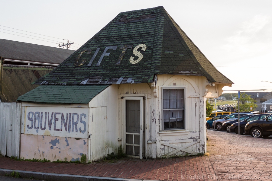 25-Marthas-Vineyard-Oak-Bluffs-Abanndoned-Gift-Shop