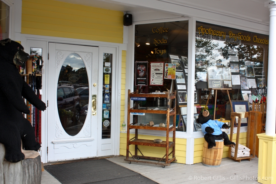 016-North-Conway-Landmarks-Outside-Zebs