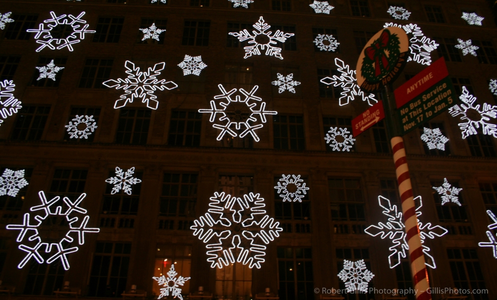 16 NY Xmas - Snow Spectacle At Saks Fifth Avenue New York