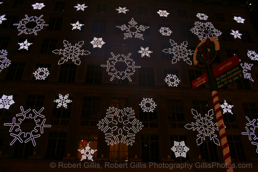 15-NY-Xmas-Snow-Spectacle-At-Saks-Fifth-Avenue-New-York