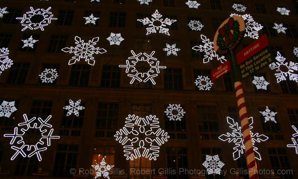 16-NY-Xmas-Snow-Spectacle-At-Saks-Fifth-Avenue-New-York