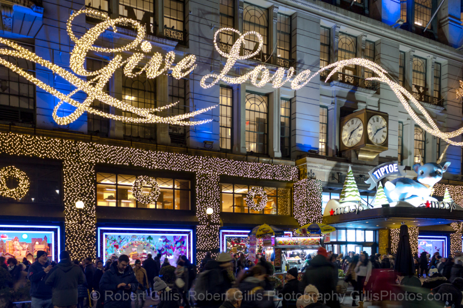 23-New-York-Christmas-Macys-Give-Love