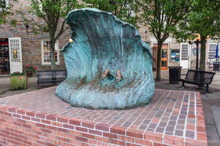 003-RI-Newport-The-Feet-and-the-Wave-Sculpture